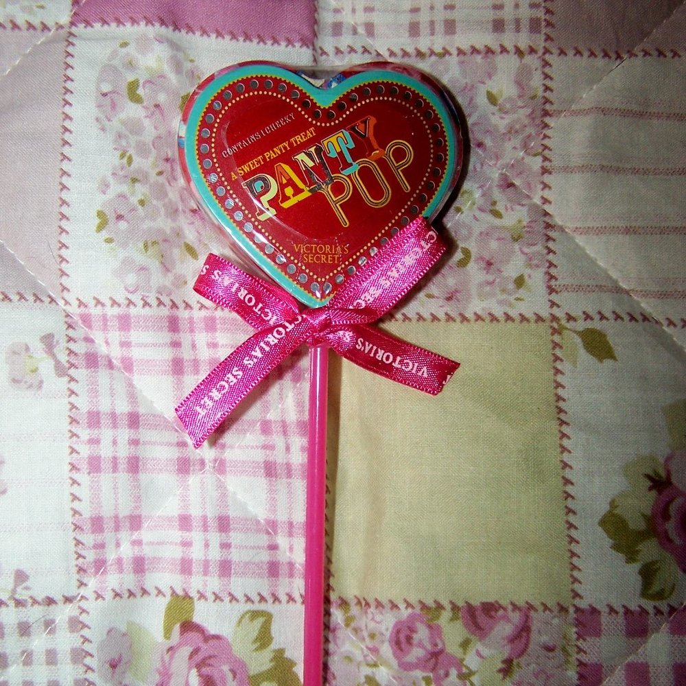 NWT Victoria's Secret Panty Pop Cheeky M/L Hearts